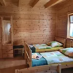 Bak Vendeglo Fahazak بيت شباب Gyulakeszi